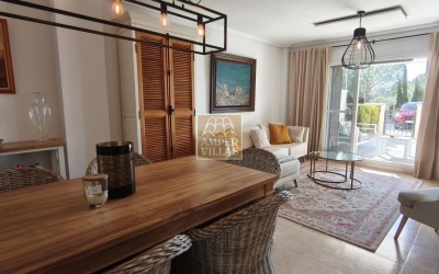 Lovely ground floor apartment with a large terrace.